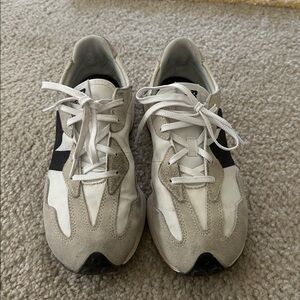 New Balance 327. Men's White and Black Athletic Sneakers.